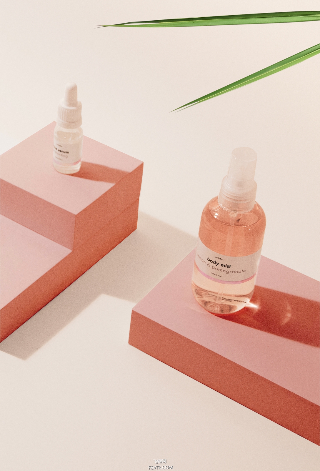 上?；逼钒捌砍Ъ姨赴吧杓浦械谋馄交杓评砟钣τ醚芯?/></p><h4>（二）色彩考量</h4><p style=