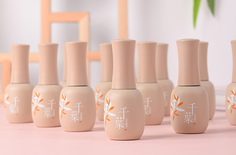 众多品牌推出指甲油指尖上的世界 众多品牌推出指甲油指尖上的世界