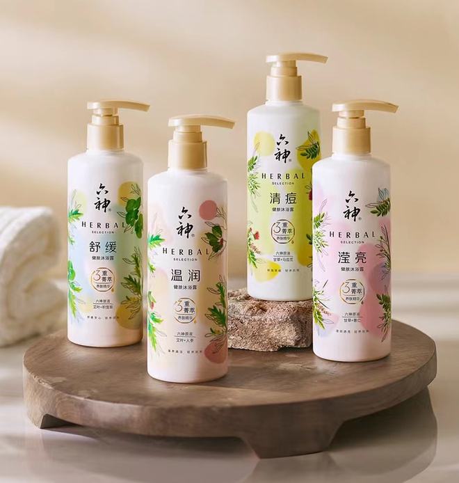 爷青回！六神换包装了？这设计真“考古”！