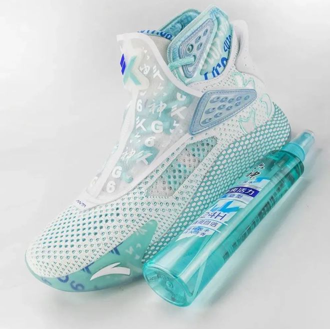 爷青回！六神换包装了？这设计真“考古”！