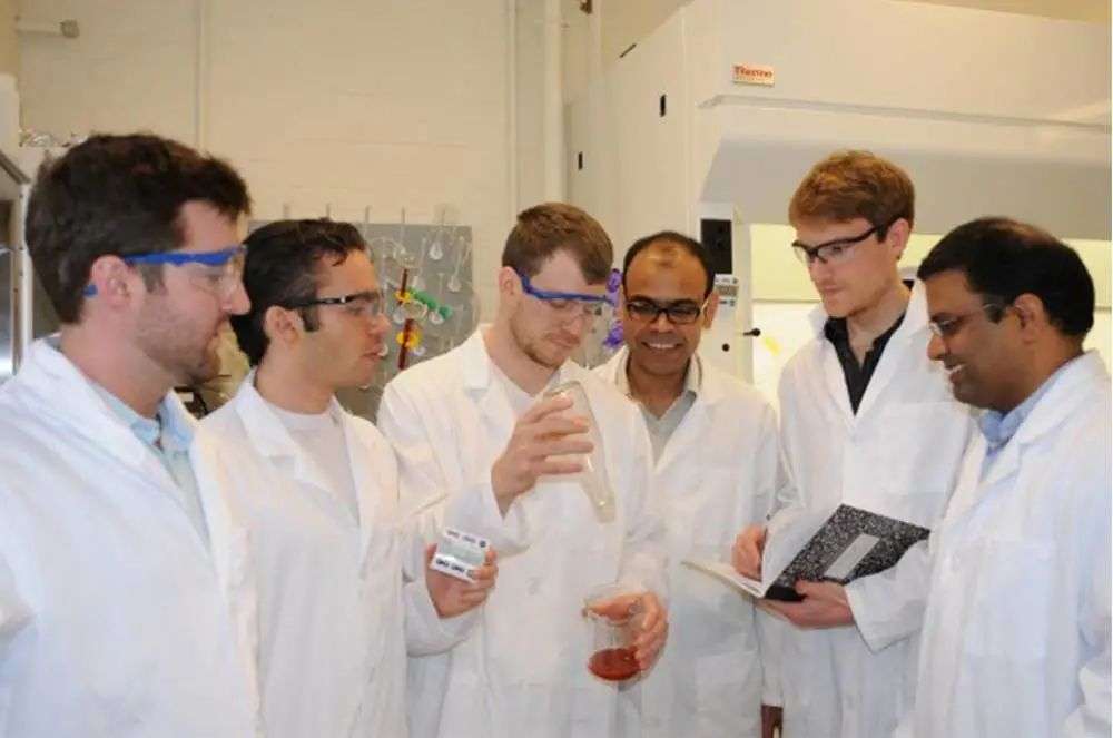 再也不用「挤牙膏」，高露洁换上的「润滑剂」包装，让牙膏从此一滴不剩