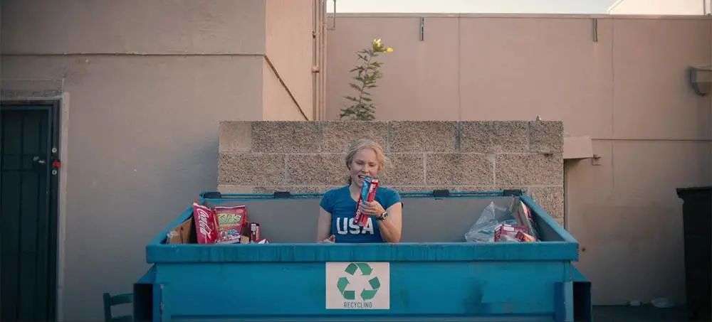 再也不用「挤牙膏」，高露洁换上的「润滑剂」包装，让牙膏从此一滴不剩