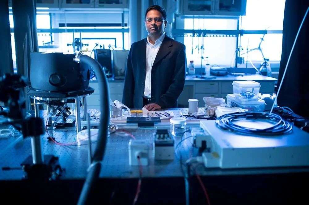 再也不用「挤牙膏」，高露洁换上的「润滑剂」包装，让牙膏从此一滴不剩