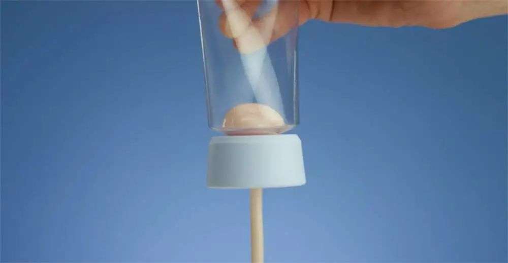 再也不用「挤牙膏」，高露洁换上的「润滑剂」包装，让牙膏从此一滴不剩